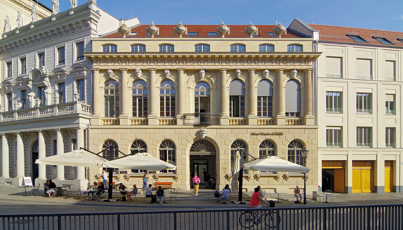 Foto: Neubau der Humboldtstraße 3 mit rekonstruierter Fassade des Palazzo Pompejs.