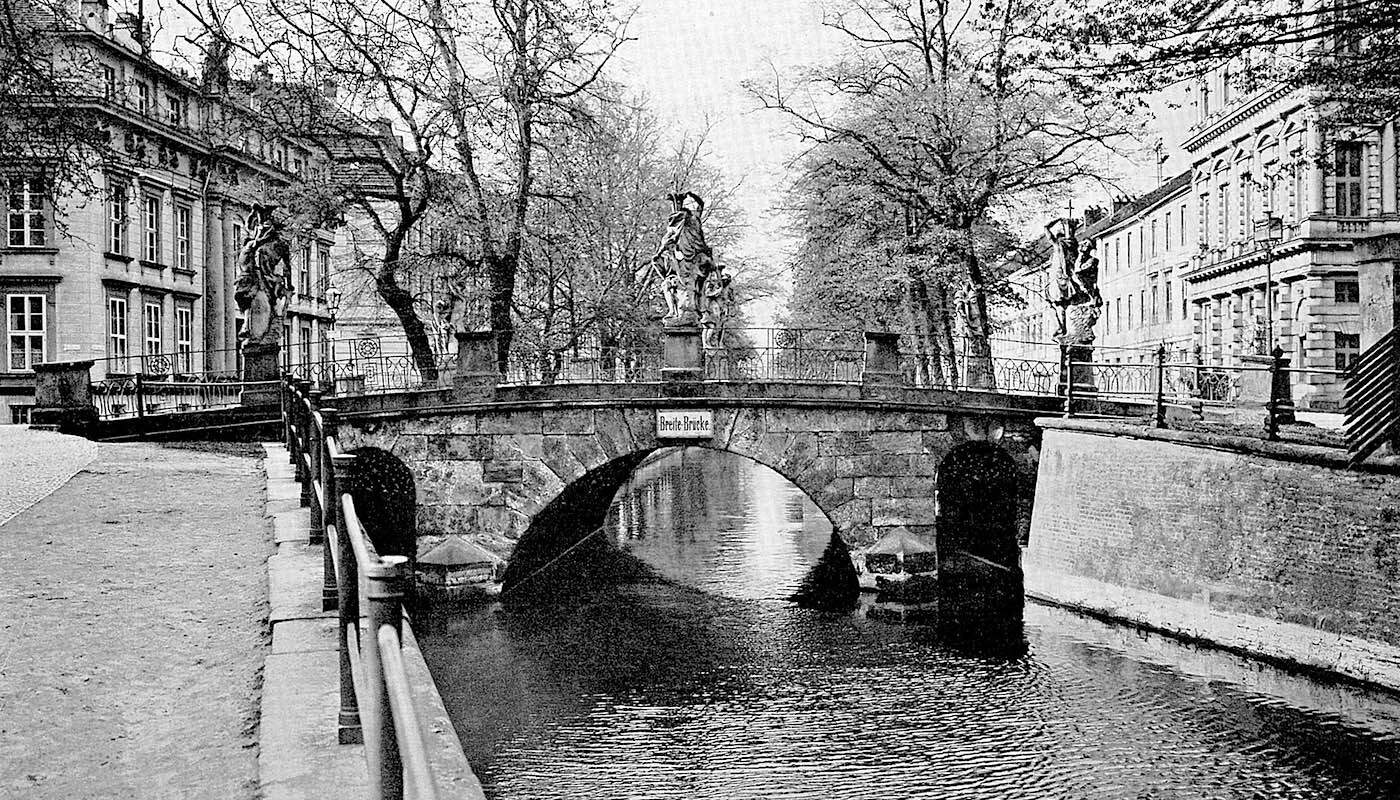 Foto: Die Breite Brücke über dem Stadtkanal aus dem Jahr 1933.