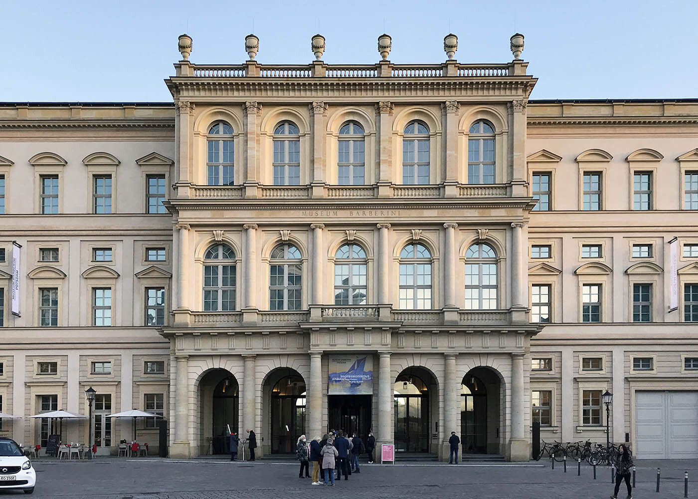 Foto: Neubau der Humboldtstraße 5-6 mit rekonstruierter Fassade des Palazzo Barberini.